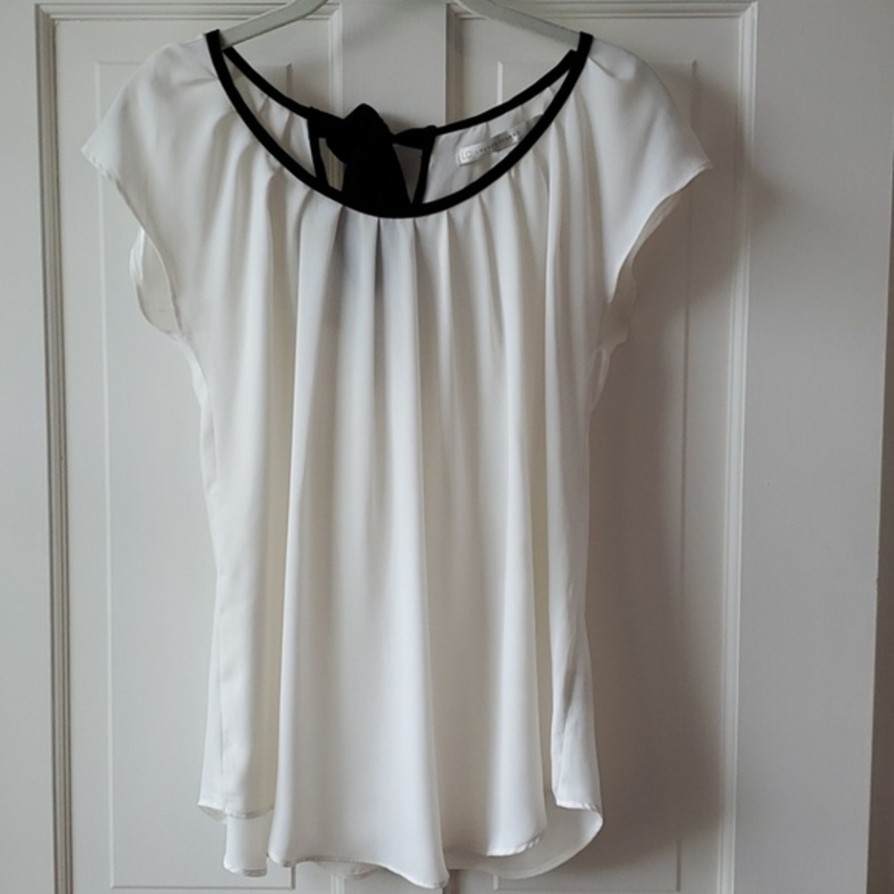 WHITE BLOUSE BLACK TRIM SMALL FLOWY OFFICE FLUTTER CAP SLEEVE CONTRAST OFFICE